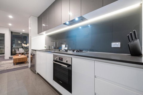 Pleasant &bright 2br2ba Apt Footscray Pool - Great Ocean Road Tourism 3