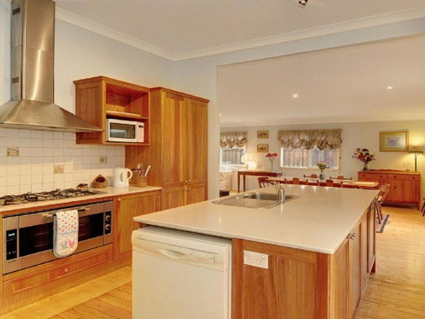 Plum Tree Cottage - Great Ocean Road Tourism 3