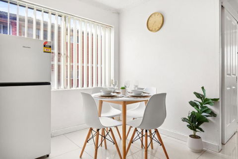 Polished 2-Bed Unit In The Heart Of Parramatta - Great Ocean Road Tourism 1