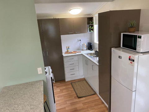 Private Guesthouse - Pet Friendly - Walk To Beach - Great Ocean Road Tourism 1