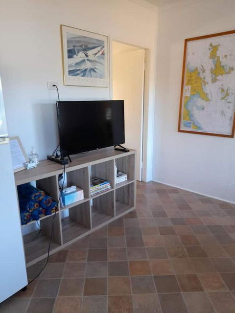 QCWA Cheerful Cottage - Airlie Beach - Great Ocean Road Tourism 1