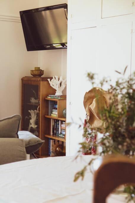 Quaint And Intimate 1-bed Seaside Cottage - Great Ocean Road Tourism 1