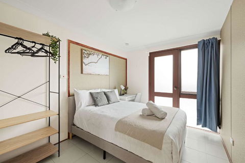 Quaint Double Room - Private Spot At Milperra - Shared Bathroom - Great Ocean Road Tourism 0