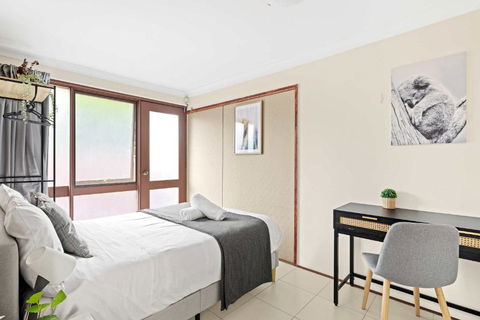 Quaint Double Room - Private Spot At Milperra - Shared Bathroom - Great Ocean Road Tourism 3