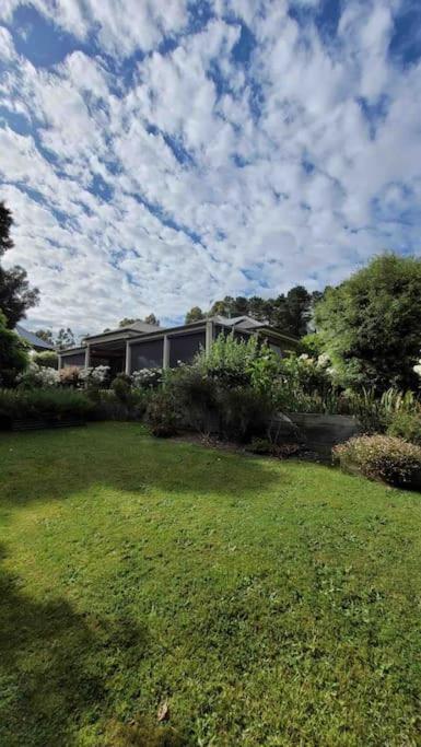 Quiet Family Retreat Getaway - Wildlife Park, Sovereign Hill, Kryall Castle And City At Your Door - Modern House, 8 Guests, 4 Bedrooms, 5 Beds - Great Ocean Road Tourism 0