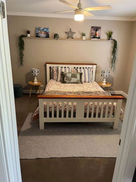 Quiet Family Retreat Getaway - Wildlife Park, Sovereign Hill, Kryall Castle And City At Your Door - Modern House, 8 Guests, 4 Bedrooms, 5 Beds - Great Ocean Road Tourism 1