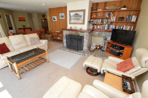 Aspect 2 - Great Ocean Road Tourism 3