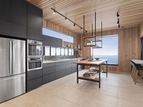 At Wye Eyrie With Arguably The Best Views In Town - Great Ocean Road Tourism 1