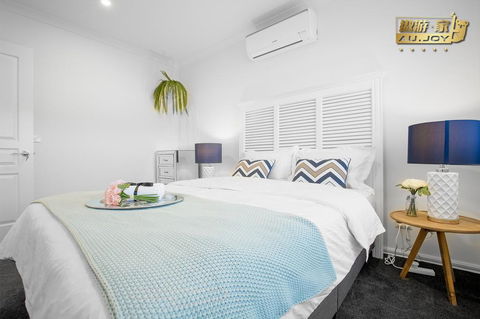 AU.JOY 3 Bed Townhouse Burwood 3 - Great Ocean Road Tourism 2