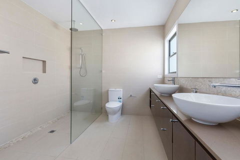 Augusta House - Great Ocean Road Tourism 3