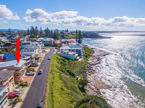 Avalon 1 - Overlooking Beautiful Convent Beach - Great Ocean Road Tourism 1