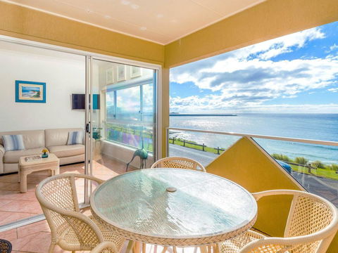 Avalon 1 - Overlooking Beautiful Convent Beach - Great Ocean Road Tourism 0