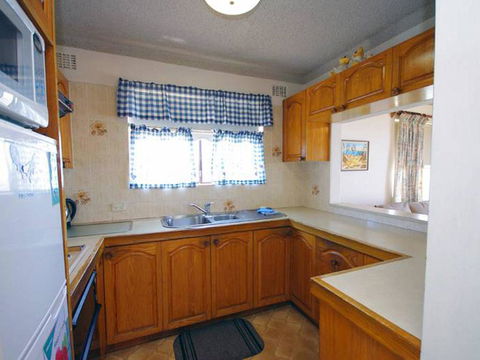 Avilla Court 2 - Great Ocean Road Tourism 1