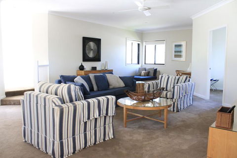 Away On Massinger Street - Great Ocean Road Tourism 2