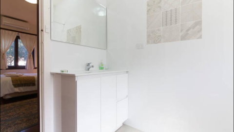 B4 Apartment Close To City, UWA, Nedlands & Swan River - Great Ocean Road Tourism 3
