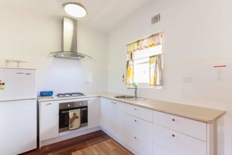 B8 Cafes, Resturants, UWA Close To SCGH - Great Ocean Road Tourism 2