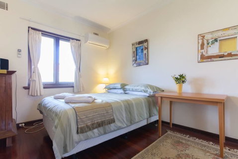 B8 Cafes, Resturants, UWA Close To SCGH - Great Ocean Road Tourism 3