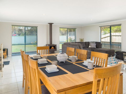 Back Beach Retreat - Great Ocean Road Tourism 1