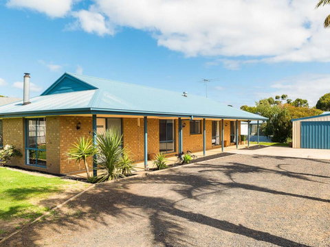 Back Beach Retreat - Great Ocean Road Tourism 0