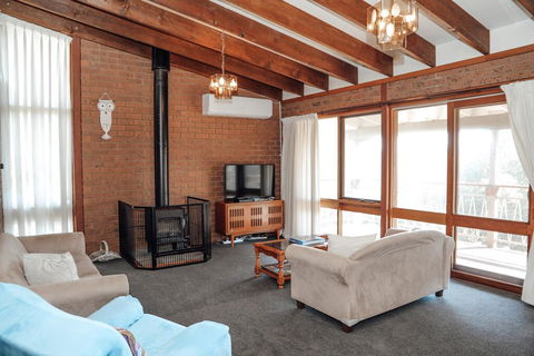 Banksia Beach House - Great Ocean Road Tourism 1