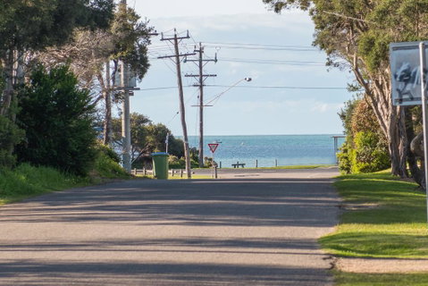 Bay Beach Beauty - Great Ocean Road Tourism 0