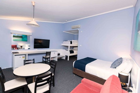 Bay Hotel Motel - Great Ocean Road Tourism 1