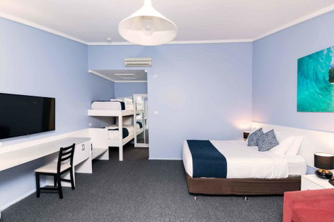 Bay Hotel Motel - Great Ocean Road Tourism 2