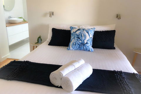 BAY OF FIRES BEACH SHACK Ocean Views From A Modern Beachhouse - Great Ocean Road Tourism 1