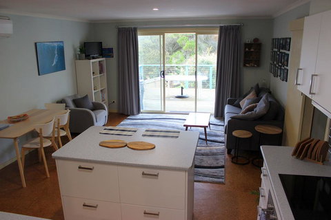 Beach House @ Smiths Beach - Great Ocean Road Tourism 3