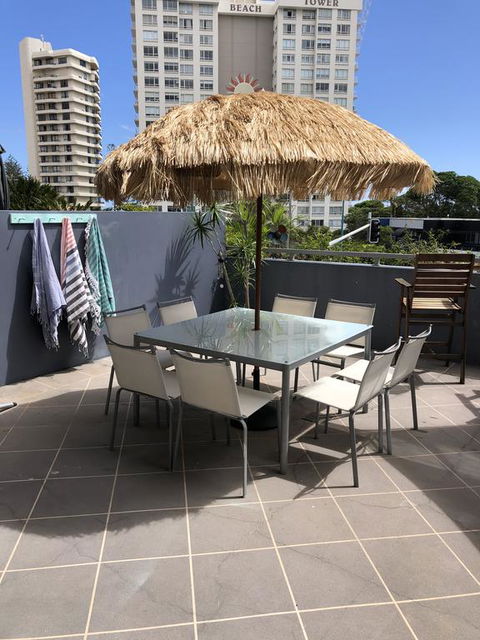 Beach Side Ocean Burleigh Heads 3 Bedroom Family Accomodation - Great Ocean Road Tourism 1