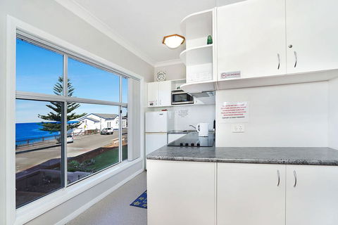 Beachcomer, Unit 1 - The Entrance, NSW - Great Ocean Road Tourism 2
