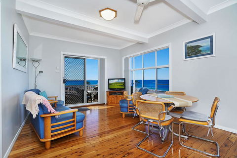 Beachcomer, Unit 1 - The Entrance, NSW - Great Ocean Road Tourism 1