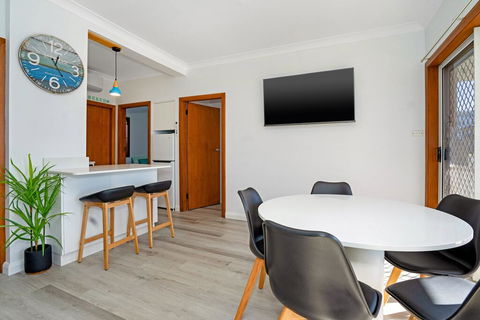 Beachcomer, Unit 2 - The Entrance, NSW - Great Ocean Road Tourism 2