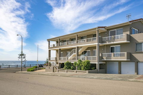 Beachcomer, Unit 2 - The Entrance, NSW - Great Ocean Road Tourism 0