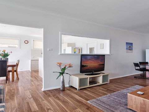 Beached Inn' 93 Foreshore Drive - Spacious Beach Front House - Great Ocean Road Tourism 3