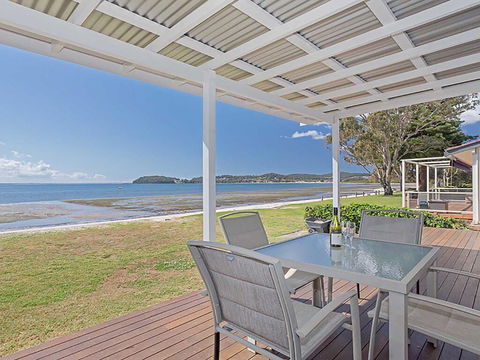Beached Inn' 93 Foreshore Drive - Spacious Beach Front House - Great Ocean Road Tourism 0