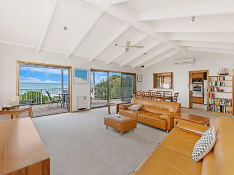 Beachfront - Great Ocean Road Tourism 3
