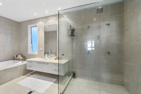 Beachfront By The CC - Family Friendly, Plunge Pool, Steps To The Beach - Great Ocean Road Tourism 1