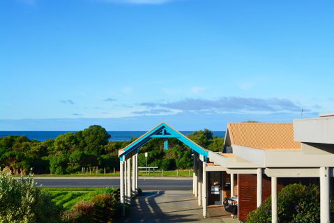 Beachfront Motel - Great Ocean Road Tourism 1