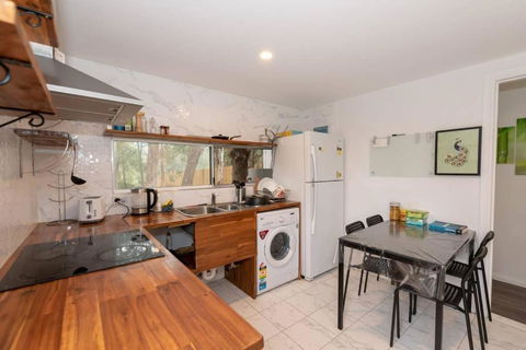 Relaxed Private Double Room In Carramar - Close To Station - Shared Bathroom - Great Ocean Road Tourism 3