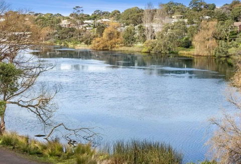Riviera Lakeside With Uninterrupted Water Views - Great Ocean Road Tourism 1