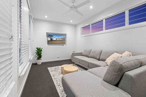 Redcliffe CBD Family Beach House - Great Ocean Road Tourism 2