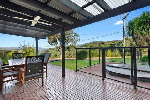 Relax In The Spa With Views Opposite Lake Eildon - Great Ocean Road Tourism 3