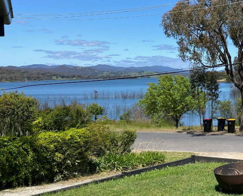 Relax In The Spa With Views Opposite Lake Eildon - Great Ocean Road Tourism 0