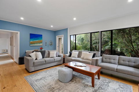 Relaxed Family Beach House - No Linen Included - Great Ocean Road Tourism 1