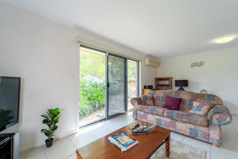 Relaxing Holiday Home Pets Are Welcome - Great Ocean Road Tourism 3