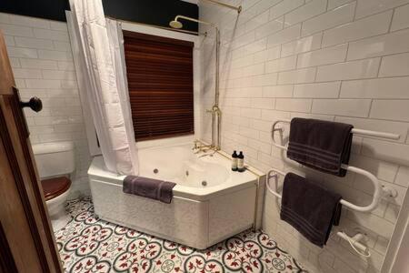 Renovated Cottage Near Cataract Gorge Launceston - Great Ocean Road Tourism 3