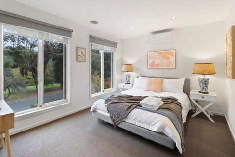 Retreat On Gairloch I Geelong River Hideaway - Great Ocean Road Tourism 3