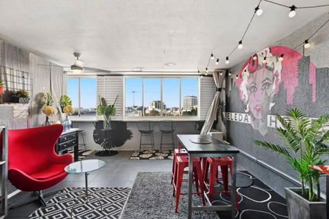 Retro Chic Vibes, Tropical Pool & Prime Location - Great Ocean Road Tourism 0