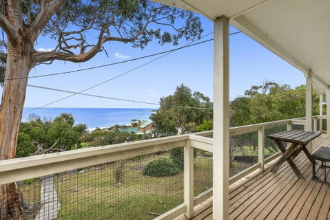 Retro Retreat - Great Ocean Road Tourism 0